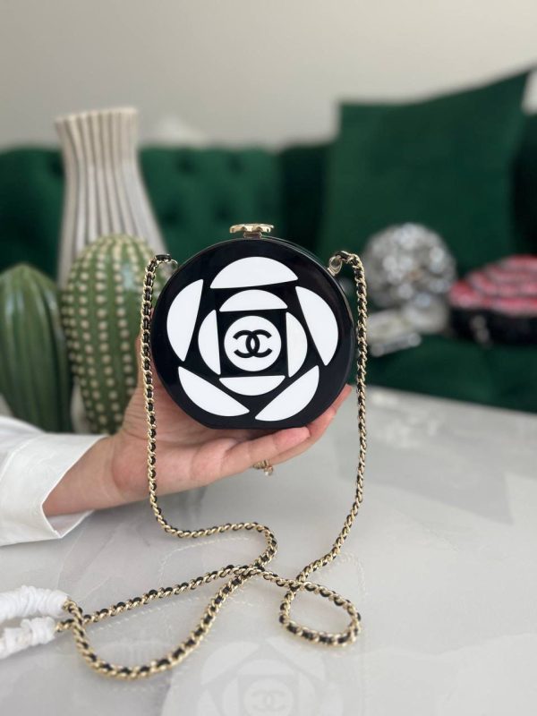 Chanel Resin Plexi CC Camellia Minaudiere Clutch - Image 5
