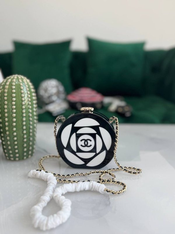 Chanel Resin Plexi CC Camellia Minaudiere Clutch - Image 4