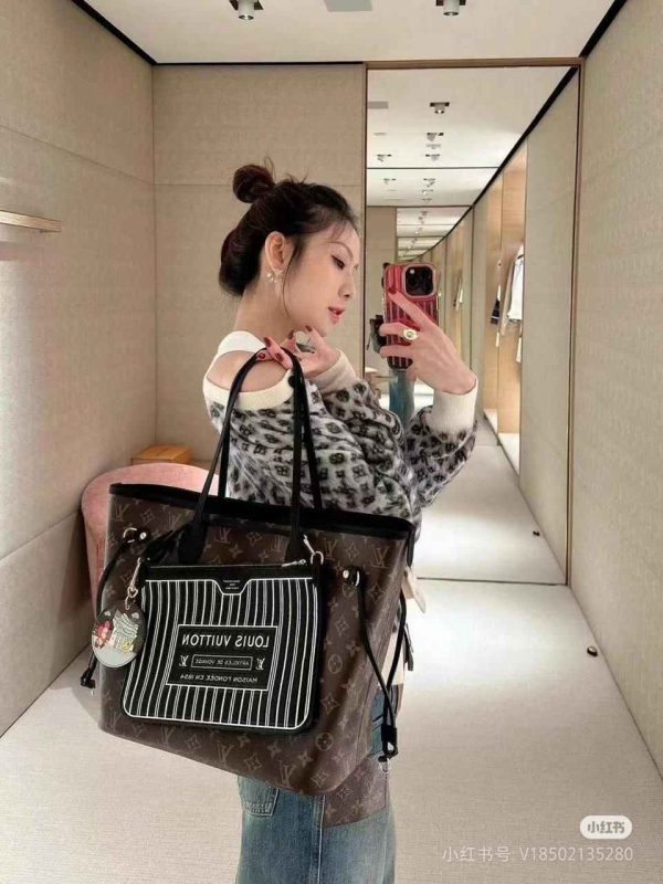 LOUIS VUITTON Neverfull Inside Out MM - Image 3