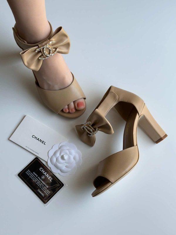 Chanel Women's Black Leather Pumps - Image 2