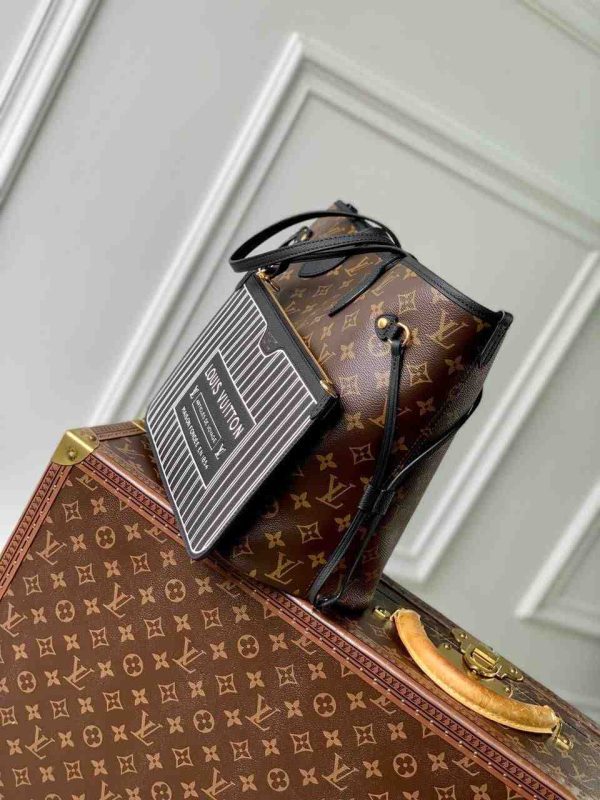 LOUIS VUITTON Neverfull Inside Out MM - Image 5