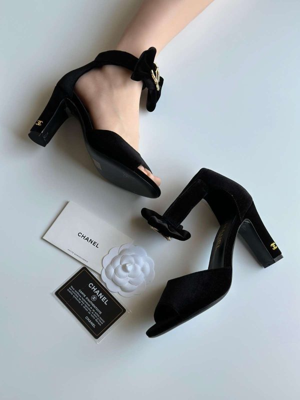 Chanel Women's Black Leather Pumps - Image 3