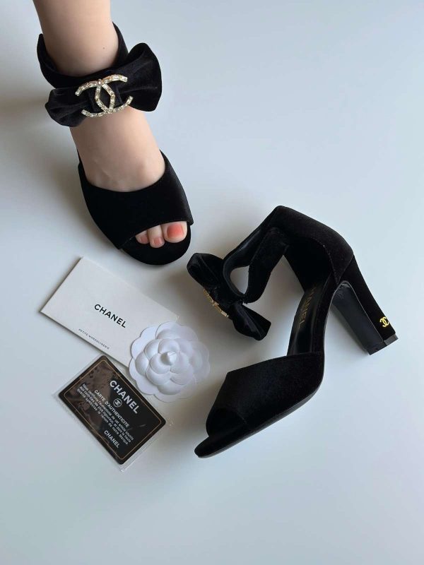Chanel Women's Black Leather Pumps - Image 4