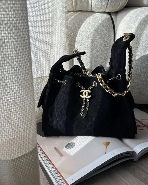 Chanel 25 handbag, Grained calfskin
