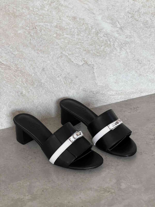 Hermes Gigi 50 sandal - Image 3