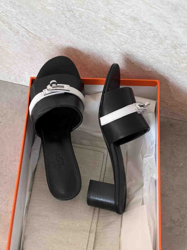 Hermes Gigi 50 sandal - Image 2