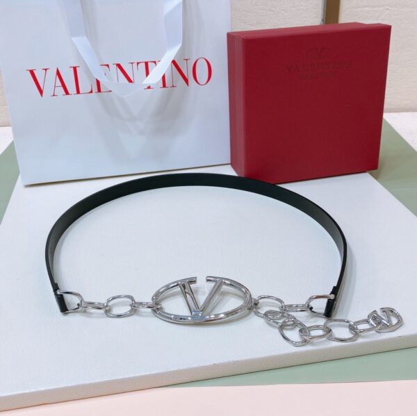 Valentino Garavani Vlogo Signature Shiny Calfskin Belt with Chain - Image 5