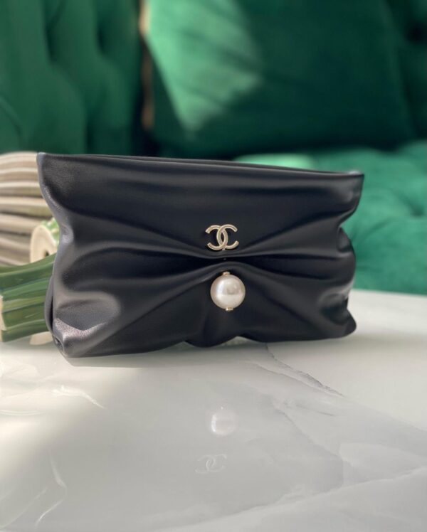 Super chic Chanel 25S Clutch Bag - Image 3
