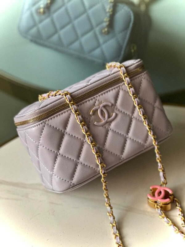 Chanel 24a vanity 17cm lambskin leather