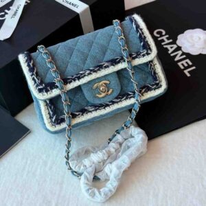CHANEL Pre-Owned 2018 denim quilted shoulder bag women