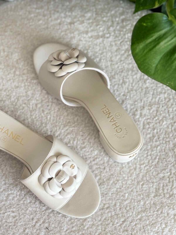 Chanel Interlocking CC Logo Leather Slides - Image 2