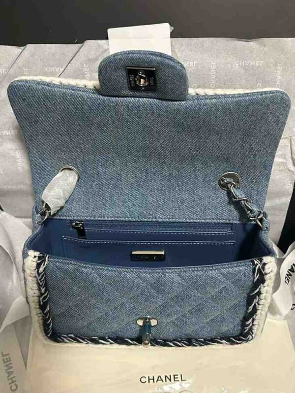CHANEL Pre-Owned 2018 denim quilted shoulder bag women - Image 4