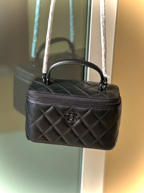 Chanel 24a vanity 17cm lambskin leather - Image 8