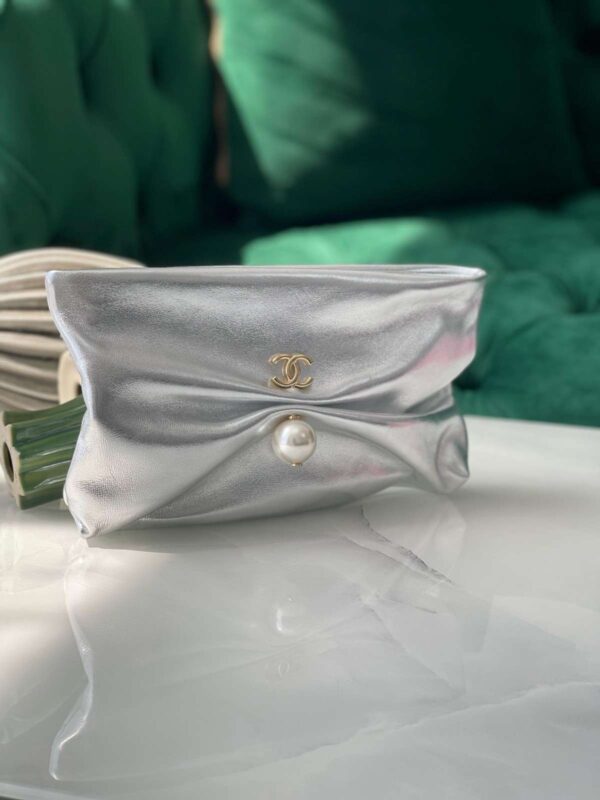 Super chic Chanel 25S Clutch Bag - Image 2
