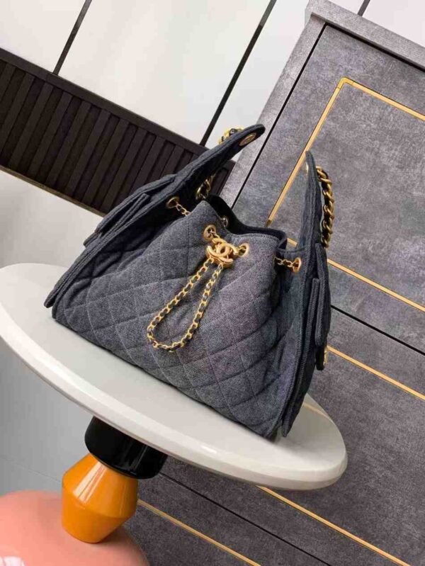 Chanel 25 small handbag,
