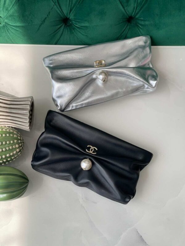 Super chic Chanel 25S Clutch Bag