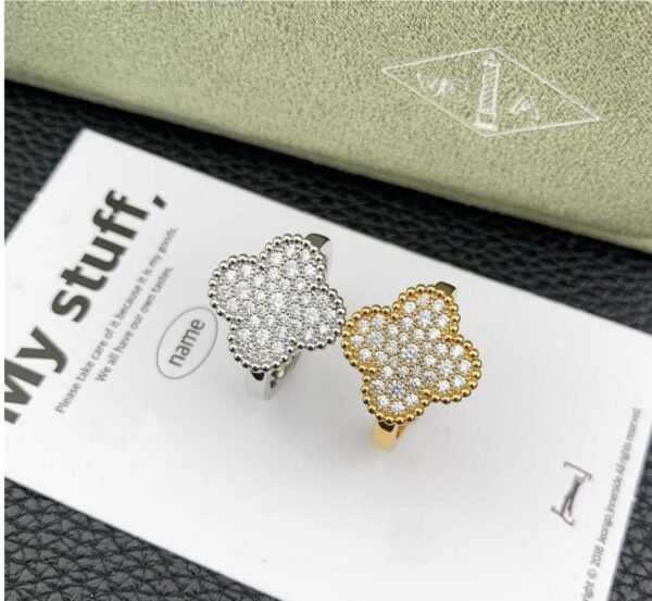 Van Cleef Ear Ring - Image 4
