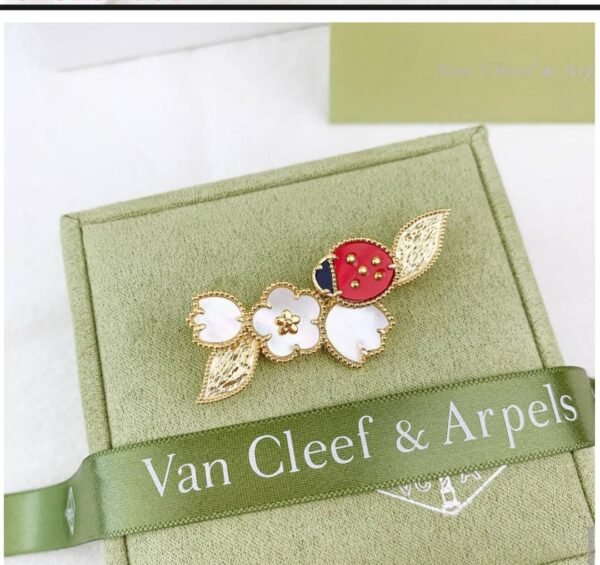 Van Cleef Ear Ring - Image 5