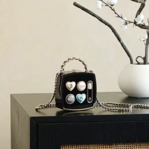 Heart bag, Lambskin & gold-tone metal, light pink