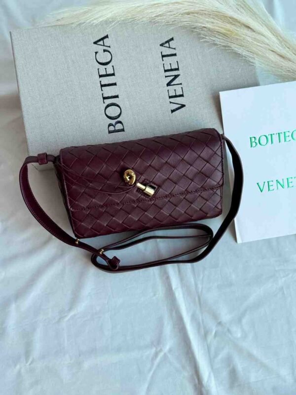Andiamo clutch bag