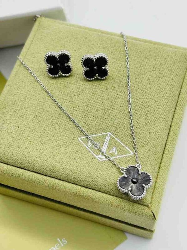Van Cleef & Arpels Vintage Alhambra Necklace